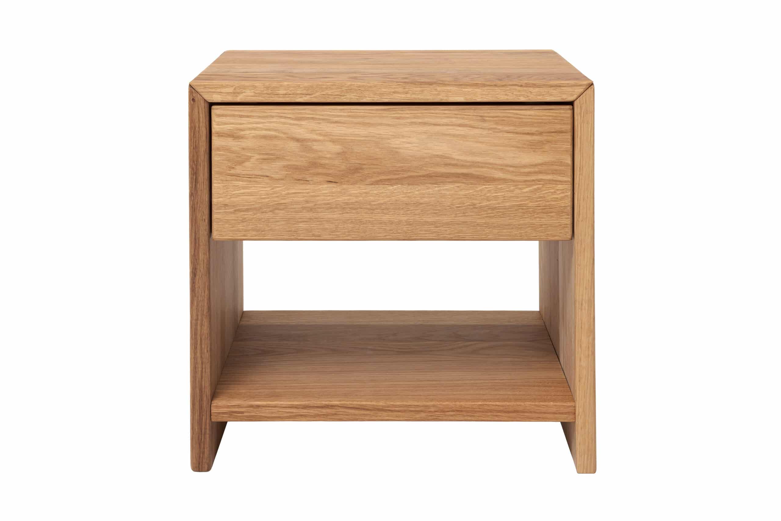 Dubový noční stolek Sofi je vyroben z pravého dubu, který je nejen esteticky krásný, ale také vydrží vám celé generace.