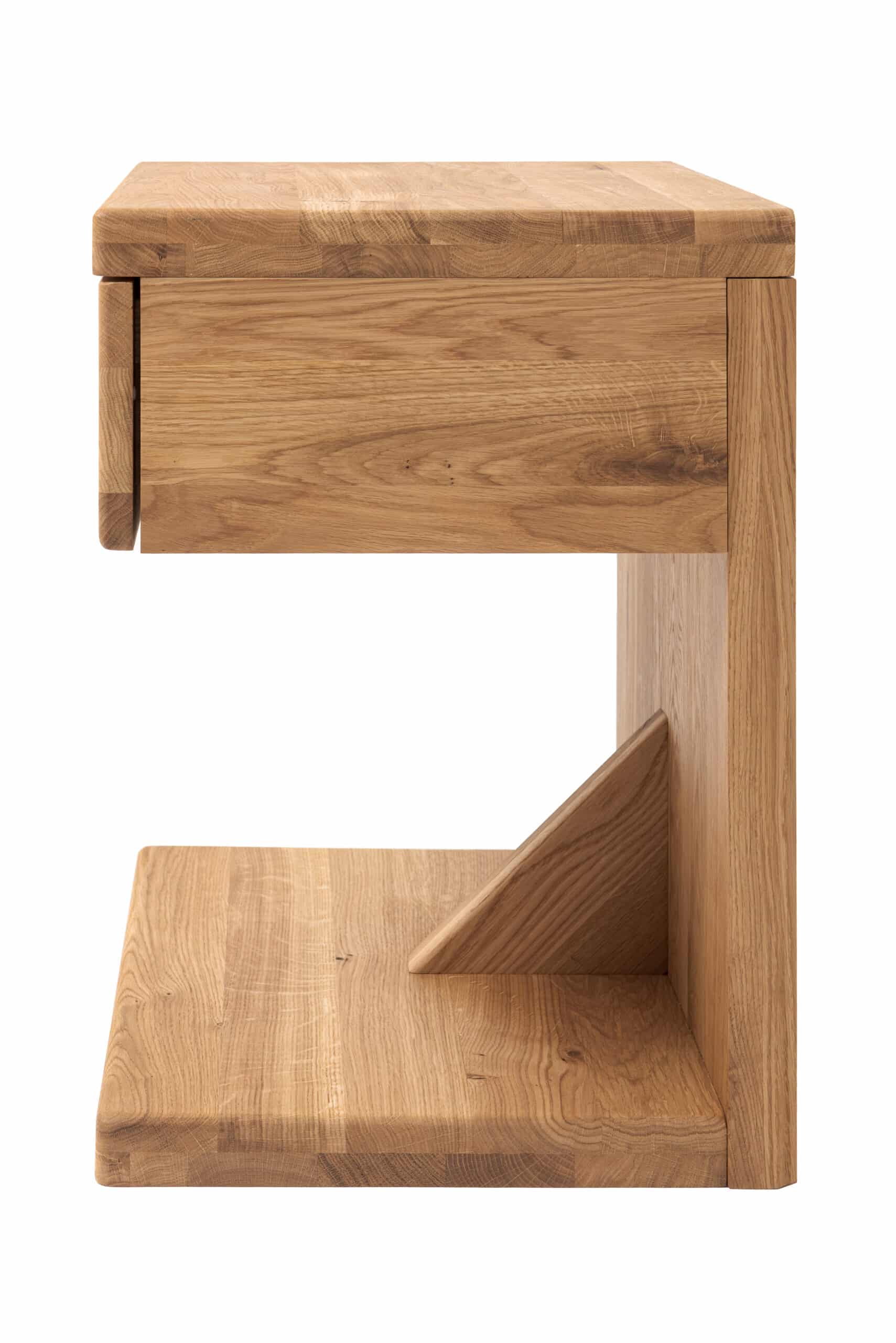 Masivní dubový noční stolek je vyroben z masivního dubu, který je ošetřen kvalitním olejem. Pokud upřednostňujete masivní dub před levnějším materiálem, tento noční stolek z masivu je ta správná volba.