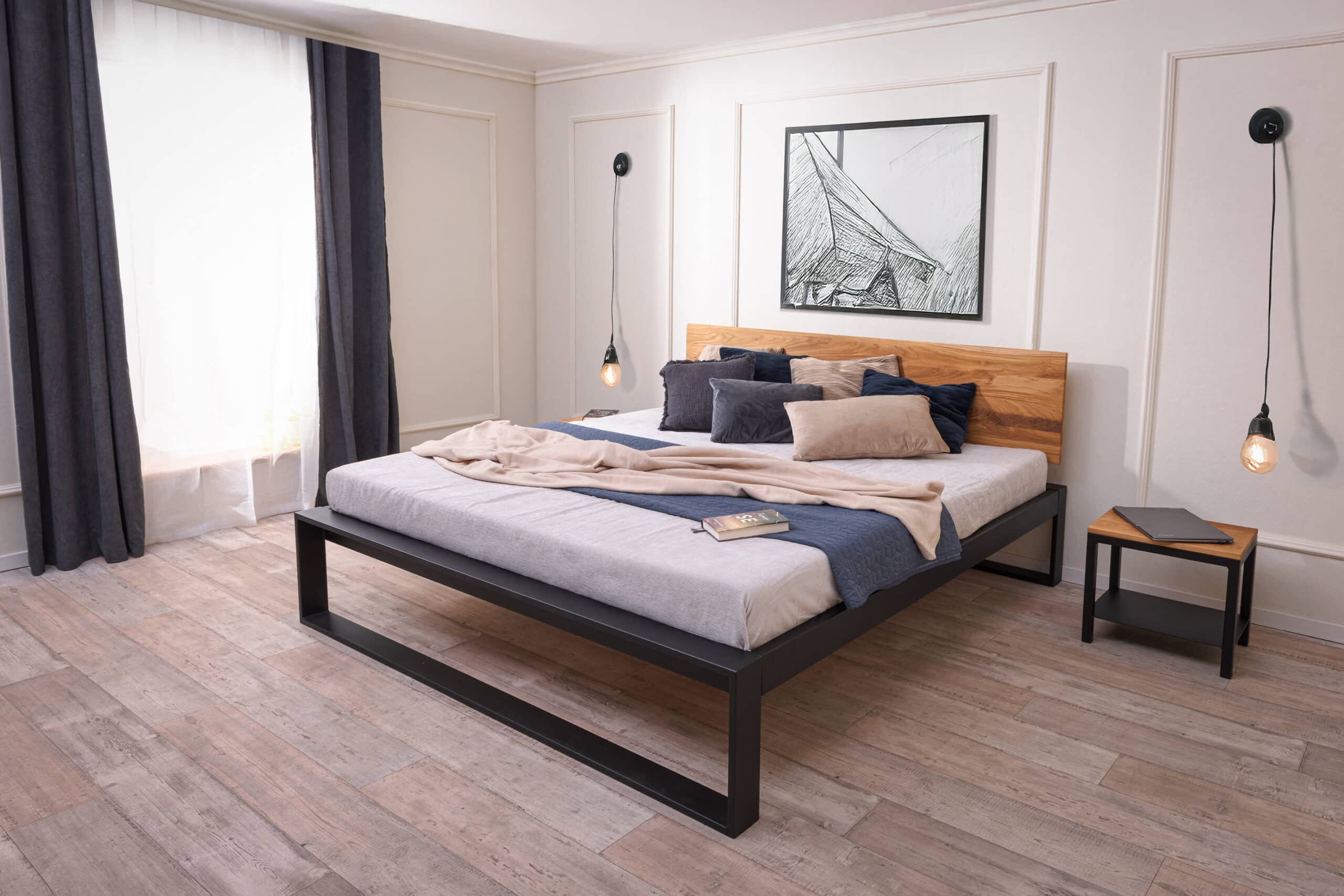 Żelazne łóżko Tara 160×200 w połączeniu litego dębu i metalu - obrazek 2