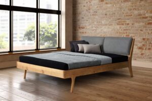 Masivní smrková postel Bosfor 180 x200 cm s látkovým čelem
