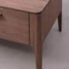 Dubová komoda pod TV Atlanta-skvost mezi nábytkem je tím pravým ořechovým pro milovníky skandinávského minimalistického designu.