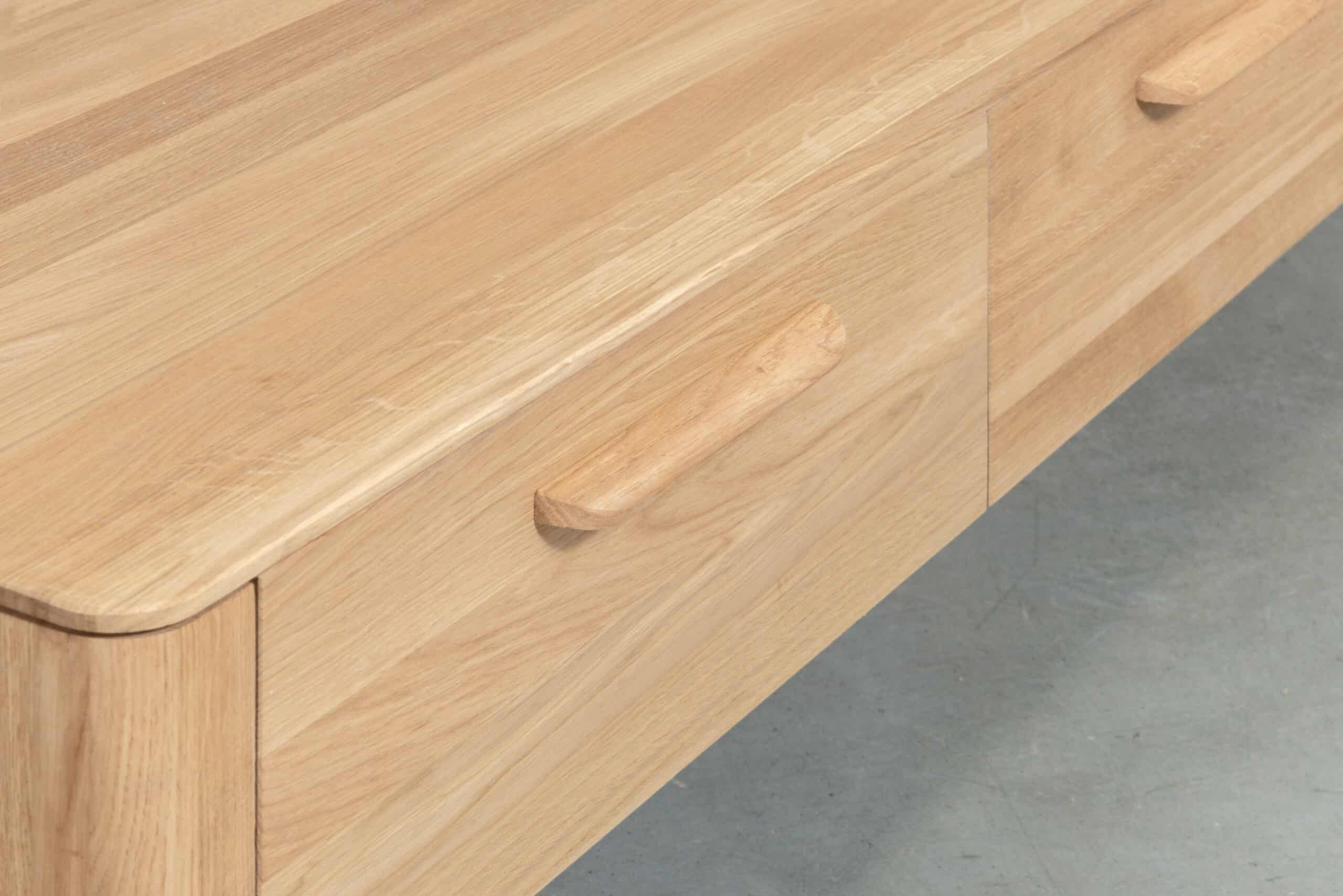 Dubová komoda pod TV Atlanta-skvost mezi nábytkem je tím pravým ořechovým pro milovníky skandinávského minimalistického designu.