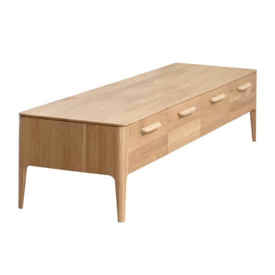 Dubová komoda pod TV je dokonalým spojením skandinávského designu a kvalitního zpracování. Představte si, jak tato tv komoda oživí váš obývací pokoj nebo jiný prostor svým luxusním minimalistickým designem.