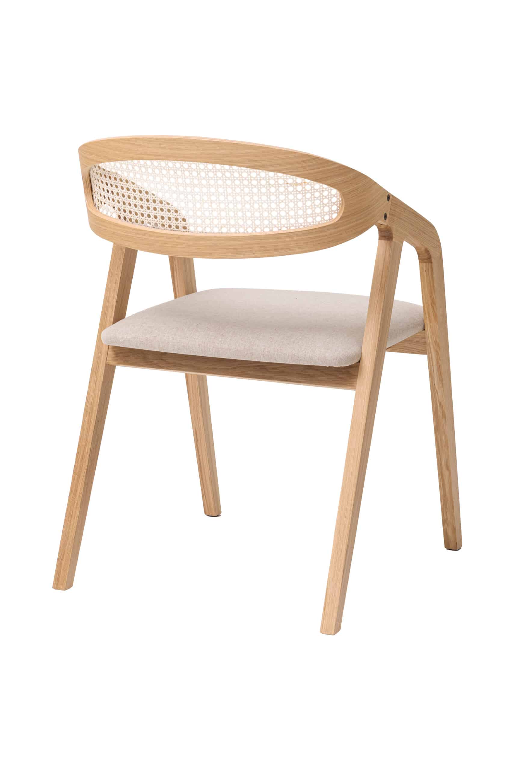 Židle s područkami Freja -skvělá kombinace robustního dubového dřeva a provanského designu, který přidává každému prostoru nádech elegance a tradice.