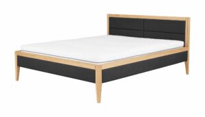 Postel z masivu 180x200 Lugo je nejen praktickým, ale i estetickým doplňkem vašeho domova, který lze skvěle kombinovat s dalšími dubovými kusy nábytku z naší nabídky.