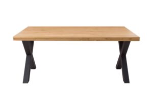 Jídelní stůl z masivu Berlin je univerzální doplněk pro jakýkoli interiér, ať už je to moderní městský byt nebo rustikální venkovský dům.