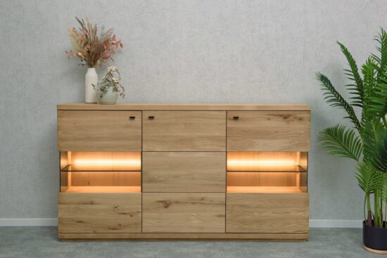 Komoda do obýváku Piemont 09 je nejen praktický a funkční kus nábytku, ale také designový prvek s moderními prvky.