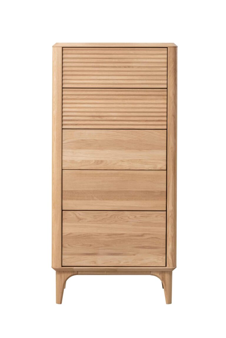 Komoda dub Stockholm 5 je dokonalým spojením estetiky a praktičnosti. Není to úložný prostor, je to designový prvek, který zaujme na první pohled.