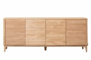 Komoda masiv Stockholm 4 se skvěle hodí do každého interiéru a stává se nepřehlédnutelnou součástí Vašeho domova a dodá Vašemu domovu jedinečný styl a eleganci.