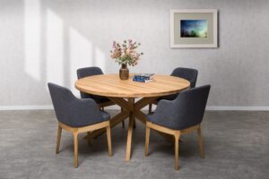 Jídelní set Milan-New York je nejen krásným doplňkem vašeho domova, ale také praktickým pomocníkem pro každodenní život. Ať už pořádáte rodinnou večeři, oslavu s přáteli nebo jen hledáte prostor, kde si v klidu vypít svou ranní kávu, tento komplet bude vždy stát po vašem boku.