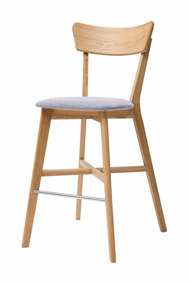 Barová židle Diana s šedou látkou není jen obyčejným kusem nábytku – je to kombinace komfortu, estetiky a kvality, která vás nadchne na první pohled i při každodenním používání.