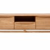 Dřevěná televizní komoda Bara – elegantní masivní dub, praktická zásuvka se soft close, otevřená police a nastavitelné úložné prostory. Stylový design s zaoblenými rohy a jednoduchou údržbou, součást kolekce Bara.