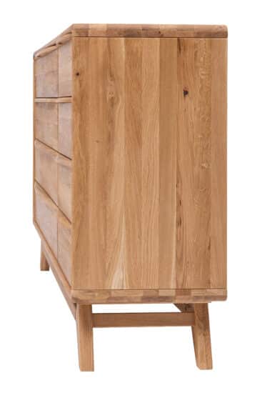 Dubová masivní komoda Bara 8Z vám nabídne osm prostorných zásuvek pro dokonalý pořádek ve vašem interiéru. Elegantní design a masivní provedení zajistí, že se stane stylovým a praktickým doplňkem každé domácnosti.“