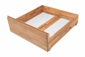 „Šuplíky pod postelí Celin nabízejí praktický úložný prostor, který udržuje pokoj uklizený. Snadno se vysouvají a pojmou vše, co chcete mít po ruce.“