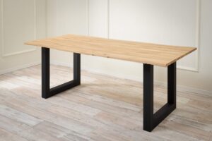 Jídelní stůl z masivu Wild s nohy U