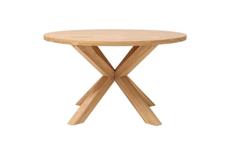 Kulatý dubový stůl Olin je vyrobený z 100% masivního dubu a ošetřený přírodním olejem s voskem pro dlouhou životnost a snadnou údržbu. Díky originální podnoži a pevnému provedení je ideální do moderních i rustikálních interiérů. Tento stůl vnesete do svého domova eleganci, komfort a přirozenou atmosféru.