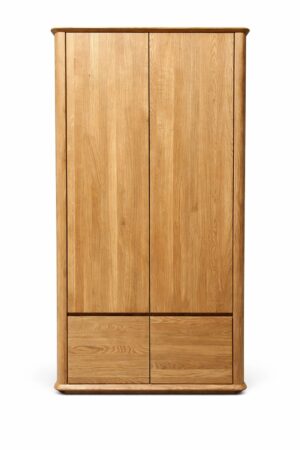 Dębowa szafa Celin łączy piękno naturalnego masywnego drewna z nowoczesnym minimalistycznym designem. Precyzyjne wykonanie, otwieranie bez uchwytów i przemyślane wnętrze zapewniają nie tylko elegancki wygląd, ale i maksymalną praktyczność w codziennym użytkowaniu.