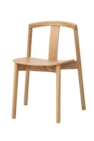 Dębowe krzesło Tone łączy ponadczasowy minimalistyczny design z solidnym rzemiosłem i pięknem litego dębu. Lekkie, eleganckie linie uzupełnia solidna konstrukcja i wygodne kształtowanie dla codziennego siedzenia. Naturalne usłojenie drewna i olejowana powierzchnia czynią z krzesła Tone stylowy element, który wtapia się w wystrój wnętrza, a jednocześnie się wyróżnia.
