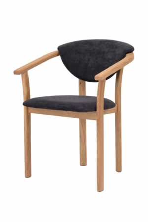 Eleganckie drewniane krzesło Alexis z litego dębu w połączeniu z czarną tapicerką zapewnia komfort, jakość i ponadczasowy design. Czarny pokrowiec wygląda wyrafinowanie i nowocześnie, nadając wnętrzu wyrazisty i elegancki charakter. Ergonomiczny kształt i praktyczne podłokietniki zapewniają maksymalny komfort podczas codziennego siedzenia. Alexis z łatwością stanie się stylowym dodatkiem do jadalni, gabinetu i salonu.