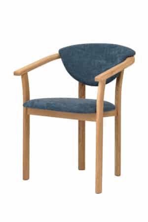 Eleganckie drewniane krzesło Alexis z litego dębu z niebieską tapicerką oferuje komfort, stabilność i ponadczasowy design do codziennego użytku. Ergonomiczny kształt i praktyczne podłokietniki zapewniają maksymalny komfort podczas codziennego siedzenia. Alexis z łatwością stanie się stylowym dodatkiem do jadalni, gabinetu i salonu.