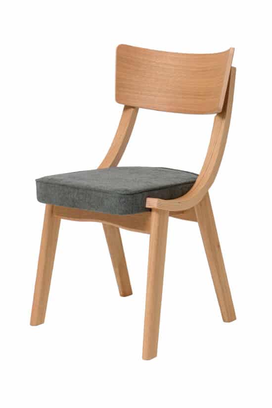 Naturalny dąb, eleganckie zielone obicie i ponadczasowy design sprawiają, że krzesło do jadalni Diran to stylowy dodatek do nowoczesnych i klasycznych wnętrz. Wygodna tapicerka i wysokiej jakości materiały gwarantują długą żywotność oraz maksymalny komfort.