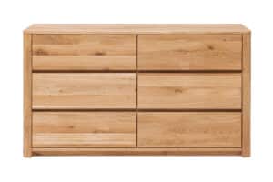Dębowa komoda Lausanne Wild 6Z łączy piękno naturalnego dębu dzikiego z eleganckim i ponadczasowym designem. Wyraźne usłojenie drewna, zaokrąglone krawędzie i solidna konstrukcja z litego drewna nadają komodzie luksusowy wygląd i indywidualny charakter.